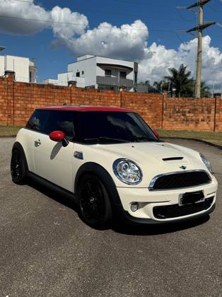 MINI COOPER 1.6 S 16V TURBO GASOLINA 2P AUTOMÁTICO MINI COOPER 1.6 S 16V TURBO GASOLINA 2P AUTOMÁTICO